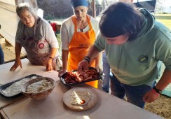 Clientes do CACI aprendem a fazer o tradicional Pão da Comadre