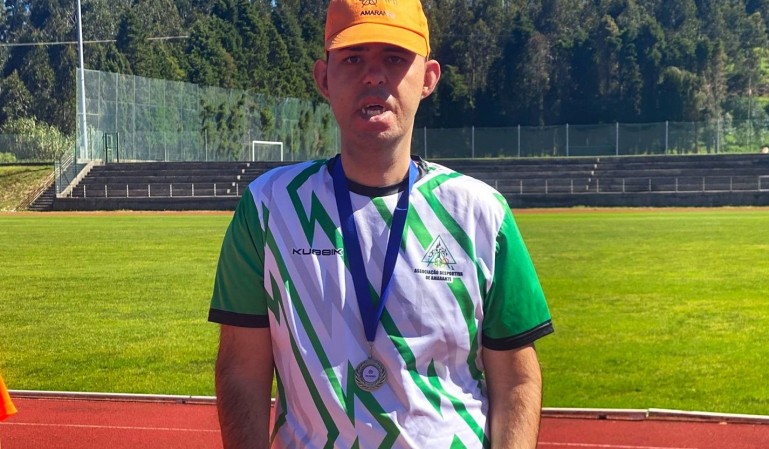 Atleta João Sousa vence prova dos 100 metros no 1.º Encontro de Tricicleta, no Luso 