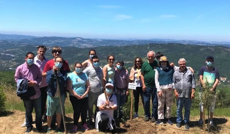 Clientes e colaboradores/as do CACI visitam Bosque dos Avós