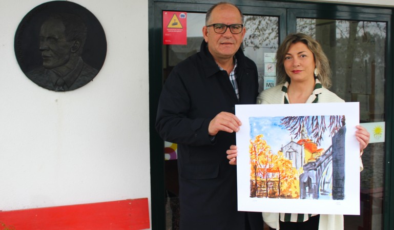 Pintora amarantina Nair Leite Basto oferece serigrafia à Cercimarante 