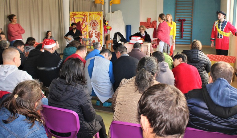 CJ de Amarante presenteia clientes do CACI com teatro intitulado “Milagre de Natal”