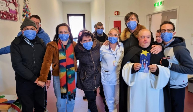 Grupo das Janeiras do CACI da Cercimarante levou tradição e alegria a algumas Instituições de Amaran