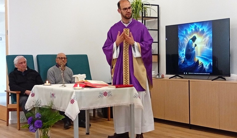 Missa de Páscoa, no Centro de Dia 